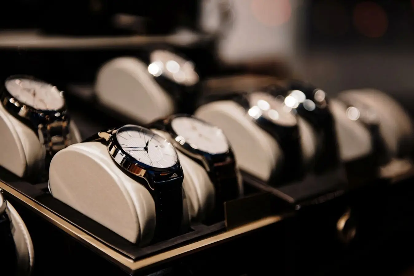 Inwestorów przybywa, a luksusowe zegarki tanieją. Dlaczego?