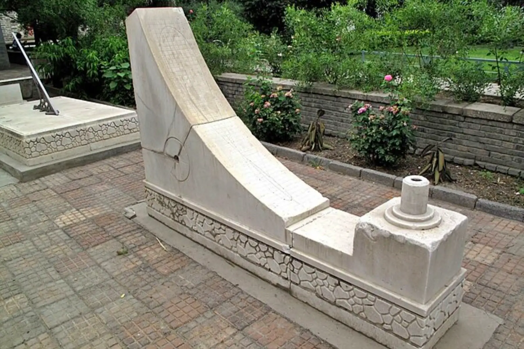 Wskazówki Żywiołów – Gnomony i cień: początek pomiaru czasu