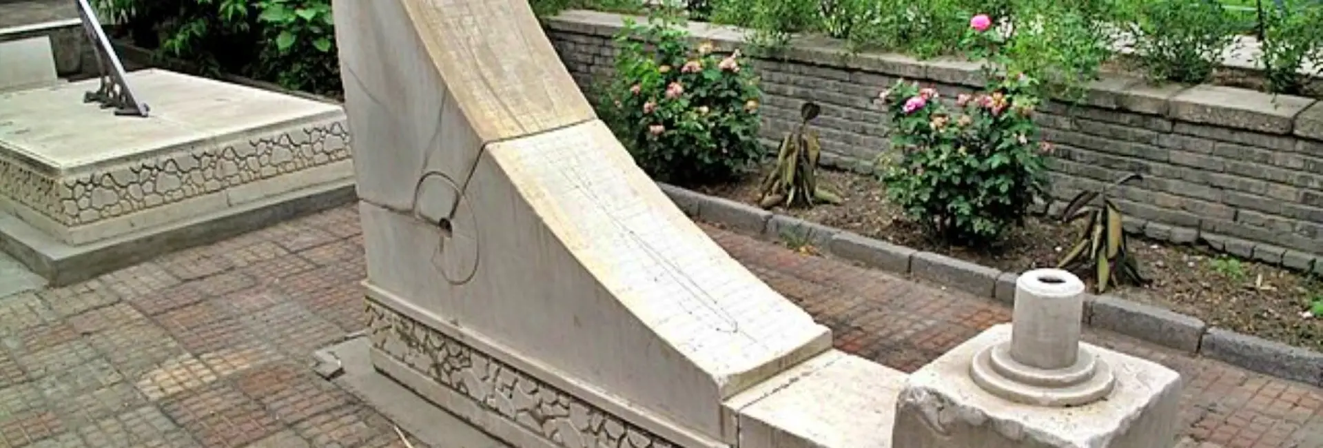 Gnomony i cień: początek pomiaru czasu