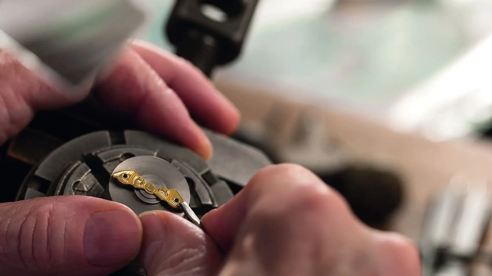 Artysta - wizjoner Jochen Benzinger. Unikalne podejście do sztuki zegarmistrzowskiej