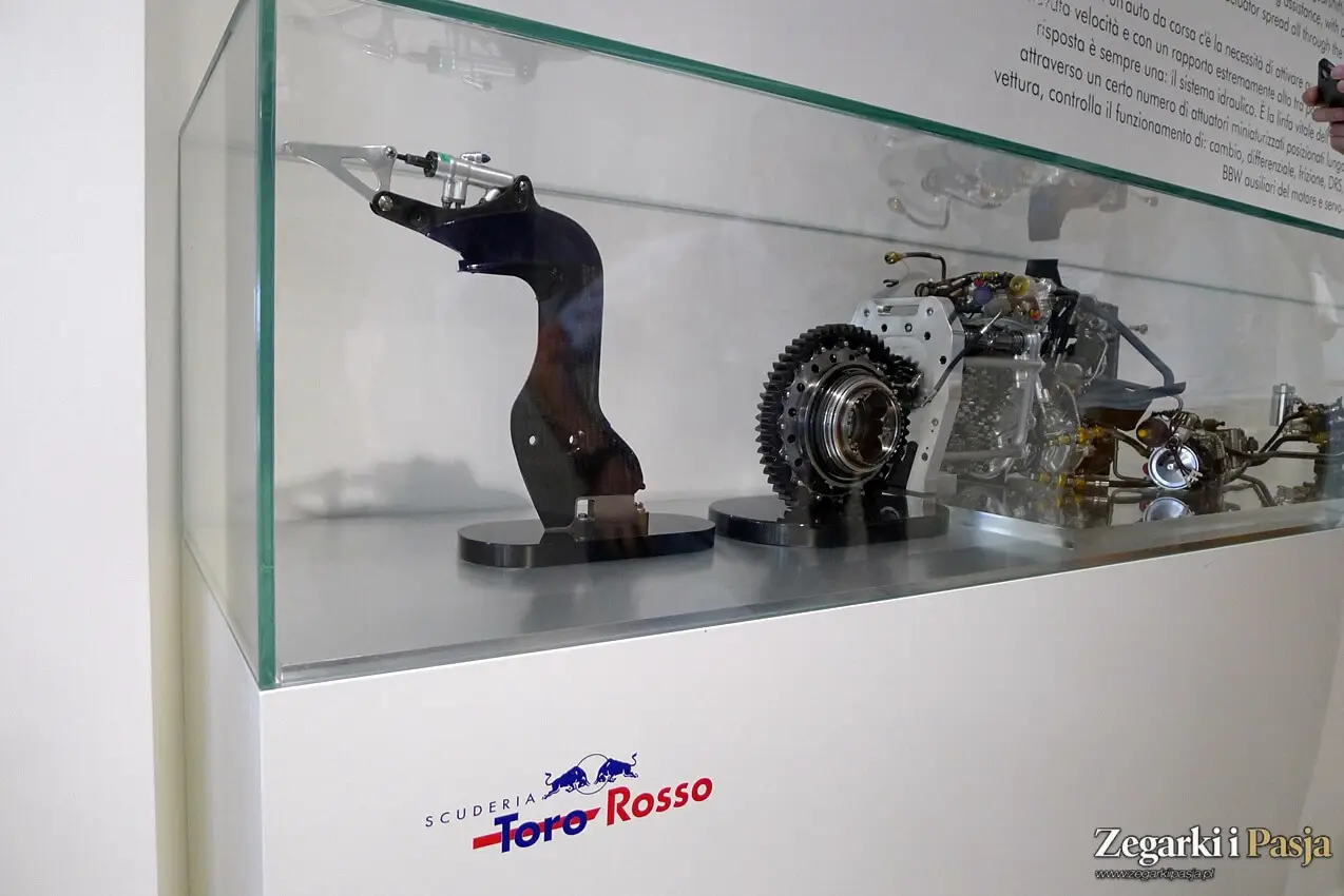 Odwiedzamy fabrykę bolidów F1 Toro Rosso z marką Edifice