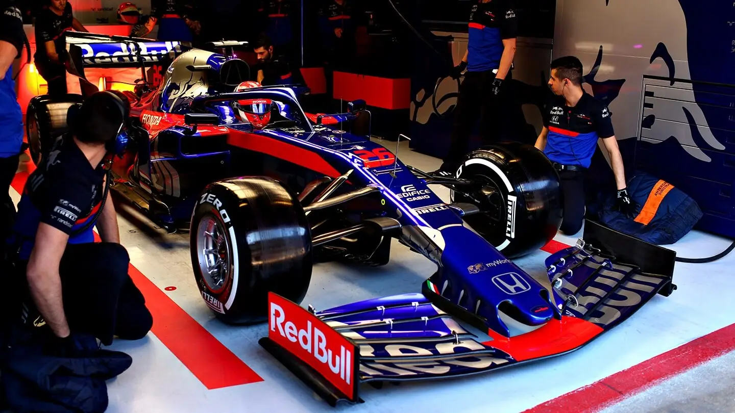 Odwiedzamy fabrykę bolidów F1 Toro Rosso z marką Edifice
