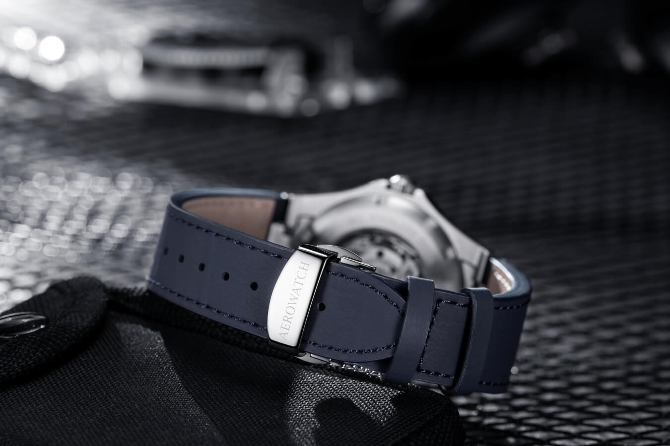 Pierwszy zegarek Aerowatch ze zintegrowaną bransoletą. Aerowatch Milan Collection