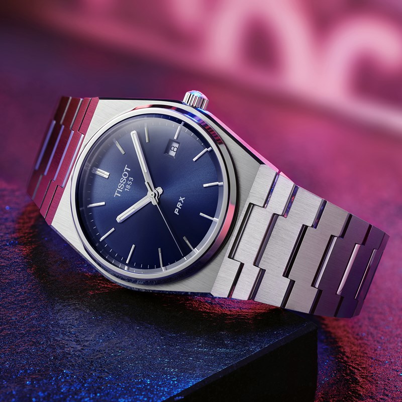 Nowoczesność i styl retro w nowej kampanii zegarków Tissot PRX 35 mm
