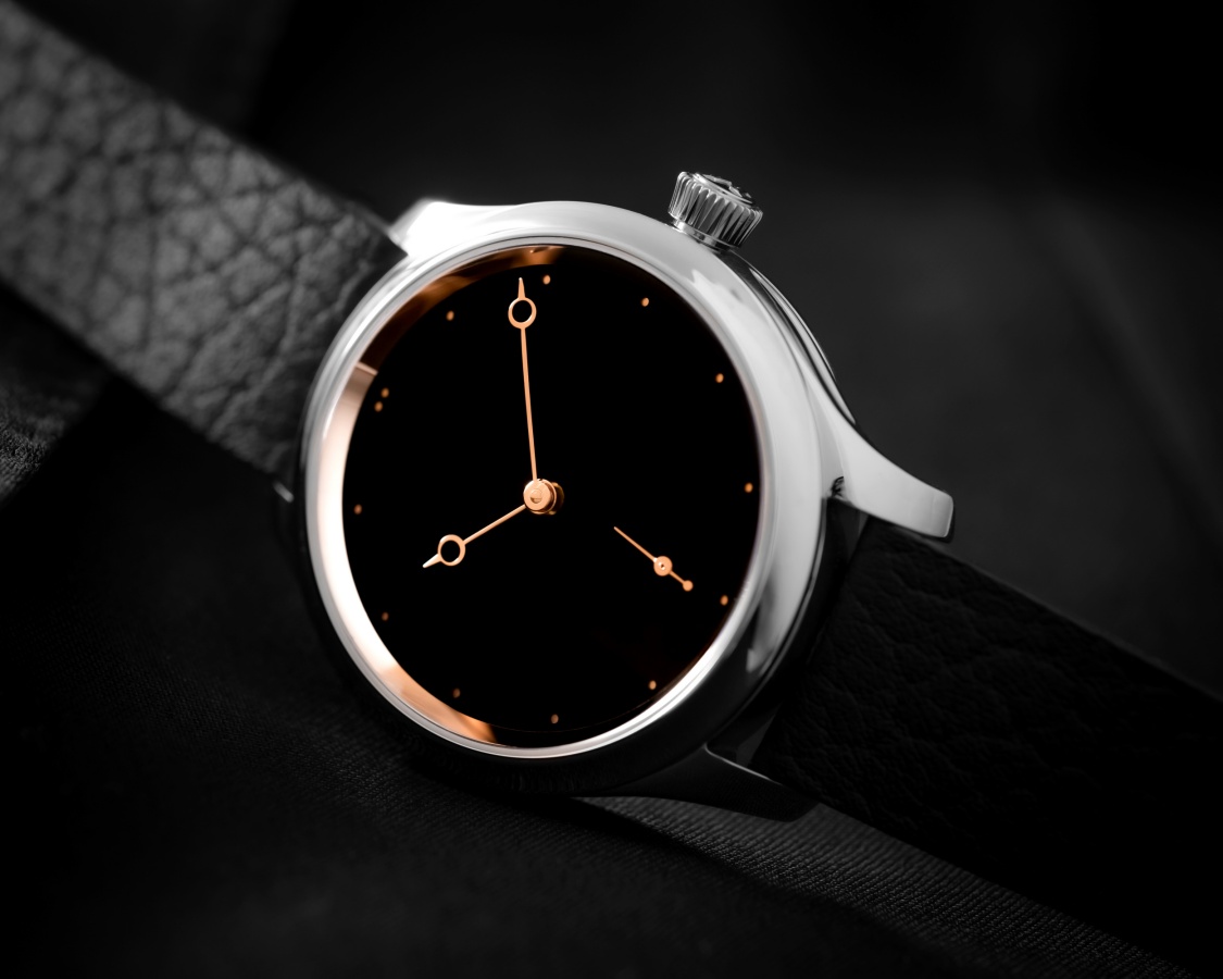 H. Moser & Cie Endeavour Small Seconds Total Eclipse