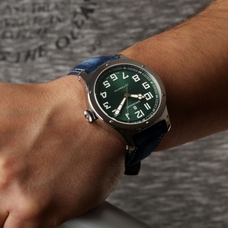 STEINHART Military 47 Automatic (red, green, blue)