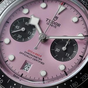 Instagram - Czerpiąc inspirację od swoich Ambasadorów, Tudor @tudorwatch zaprezentował światu nowy zegarek Black Bay Chrono z RÓŻOWĄ...