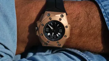 Linde Werdelin Oktopus Moon Gold Black Ink. Zegarek, który zapada w pamięć