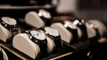 Zegarki i biżuteria na fali rosnącej: rekordowa sprzedaż luksusowych zegarków w Polsce!