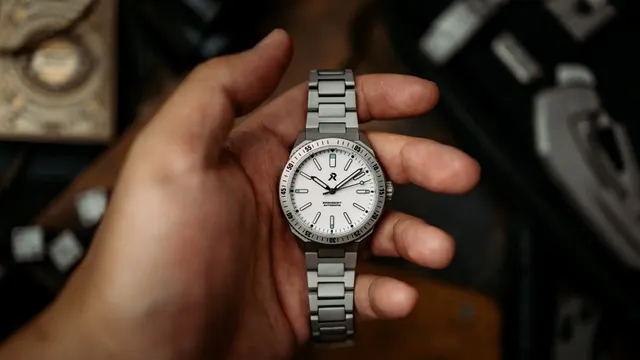 RZE. Sportowe zegarki z tytanu UltraHEX, oferowane w obiegu zamkniętym!