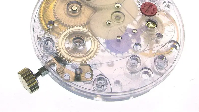 Historia zegarmistrzostwa. Zegarki mechaniczne z plastikowym mechanizmem