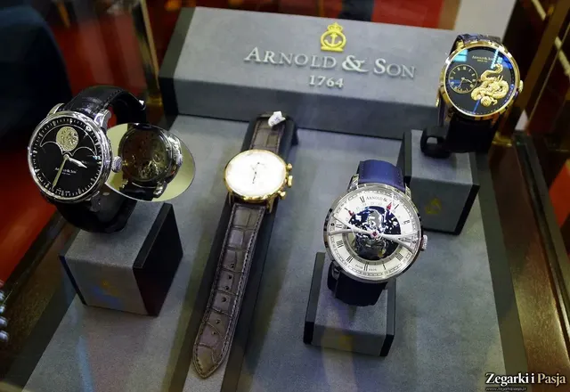 Prezentujemy: Arnold & Son Globetrotter Night (zdjęcia live)