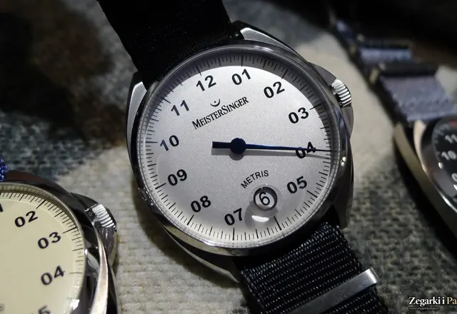 MeisterSinger Metris Automatic - jednowskazówkowe zegarki na co dzień (zdjęcia live)