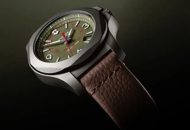 VICTORINOX I.N.O.X. Titanium ze skórzanym paskiem – siła tkwi w prostocie