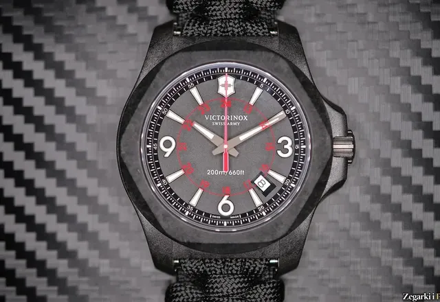 Recenzja: Victorinox - I.N.O.X. Carbon (nowość 2017)