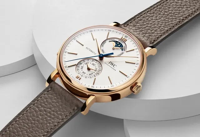 Nowe zegarki z kolekcji Portofino, w tym model IWC Portofino Complete Calendar