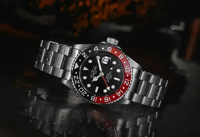 Davosa Ternos Professional GMT TT – uniwersalny zegarek z praktyczną funkcją