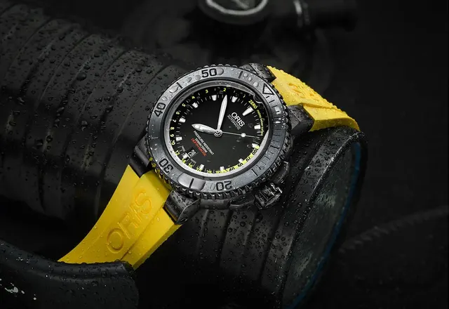 ORIS Aquis Depth Gauge Black DLC - Back in the Deep