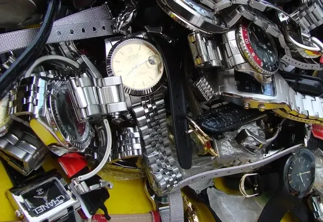 Przejęcie podróbek zegarków w Wólce Kosowskiej