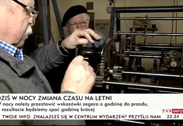 Zmiana czasu dla zegara na Zamku Królewskim w Warszawie