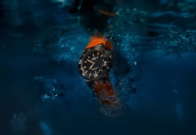 ORIS Aquis Date Orange