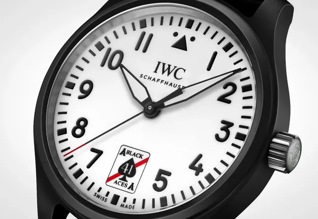 IWC Pilots Watch Automatic 41 Black Aces. Pierwszy tego typu zegarek marki z Schaffhausen