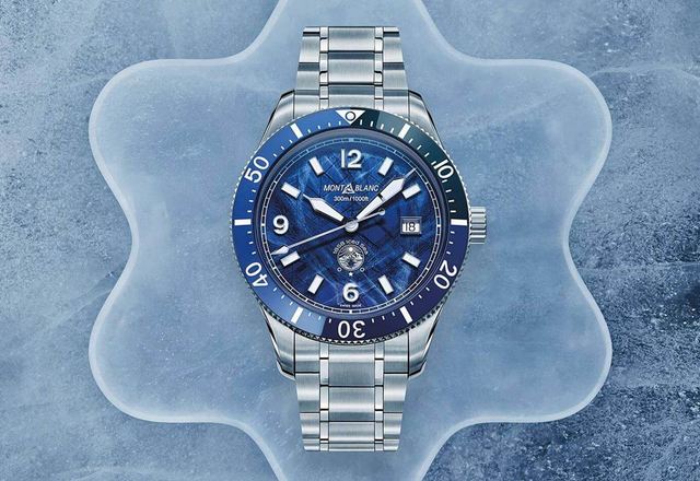 Tekstura lodowcowych powierzchni w zegarku. Montblanc 1858 Iced Sea Automatic Date