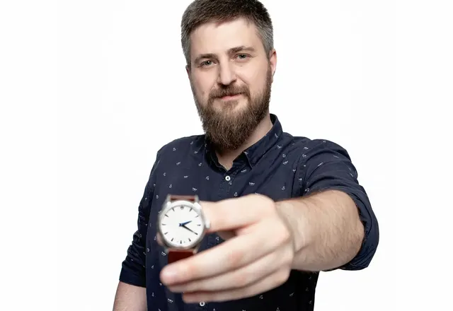 Rozmowa z Maciejem Jaworskim - twórcą kanału „Szafirowe Szkiełko” o zegarkach na YouTube